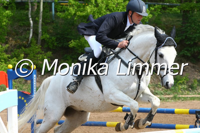 104M3355_Peter pan_Punkte L.JPG